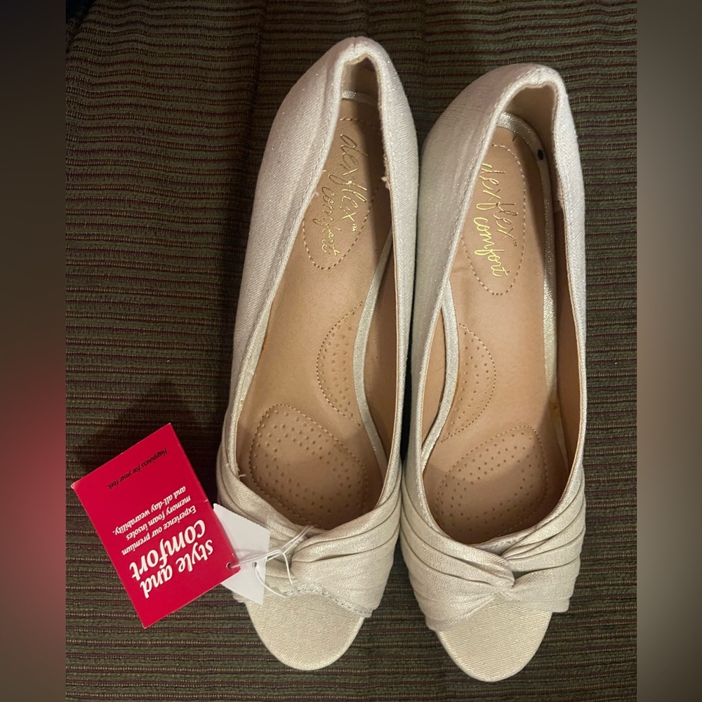 NWT Dexflex Women’s Peep Toe Wedge Shoes Size 10 3” Cork Heels Metallic Beige